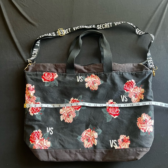 *RARE* Victoria's Secret Black Tote with Pink🌷 & Red 🌺 Floral Pattern - Picture 6 of 17